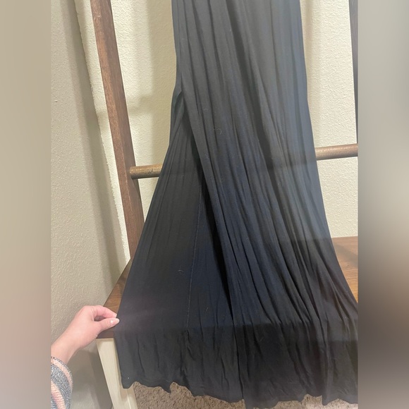 Tobi Black Maxi Dress with Slit - Picture 3 of 4
